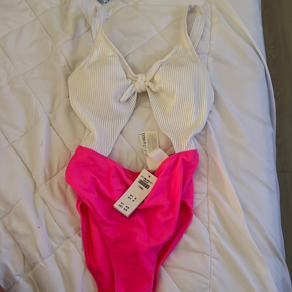 Hollister One Piece